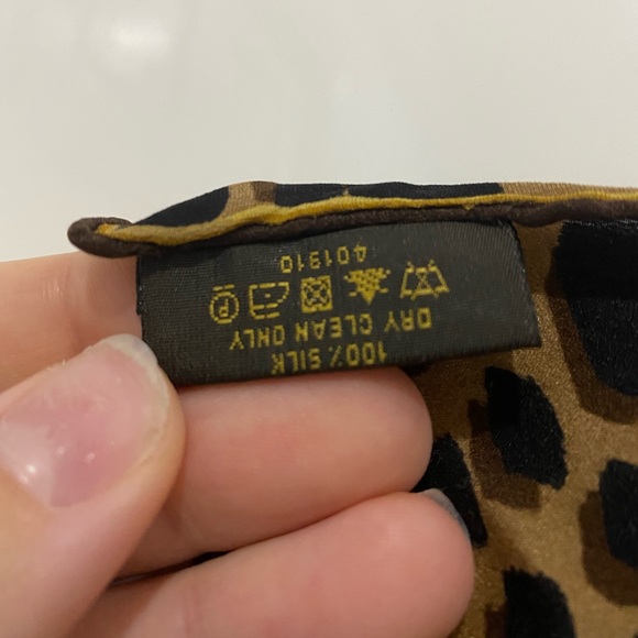 LOUIS VUITTON Silk Square - Used - Picture 6 of 7